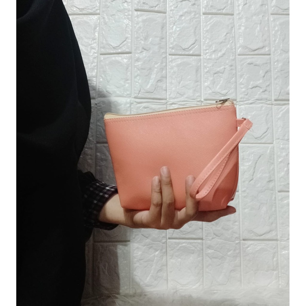 

Souvenir POUCH KULIT PRADA Botega Serbaguna bermanfaat Dompet Kosmetik THR Angpao Ampau Idul Fitri