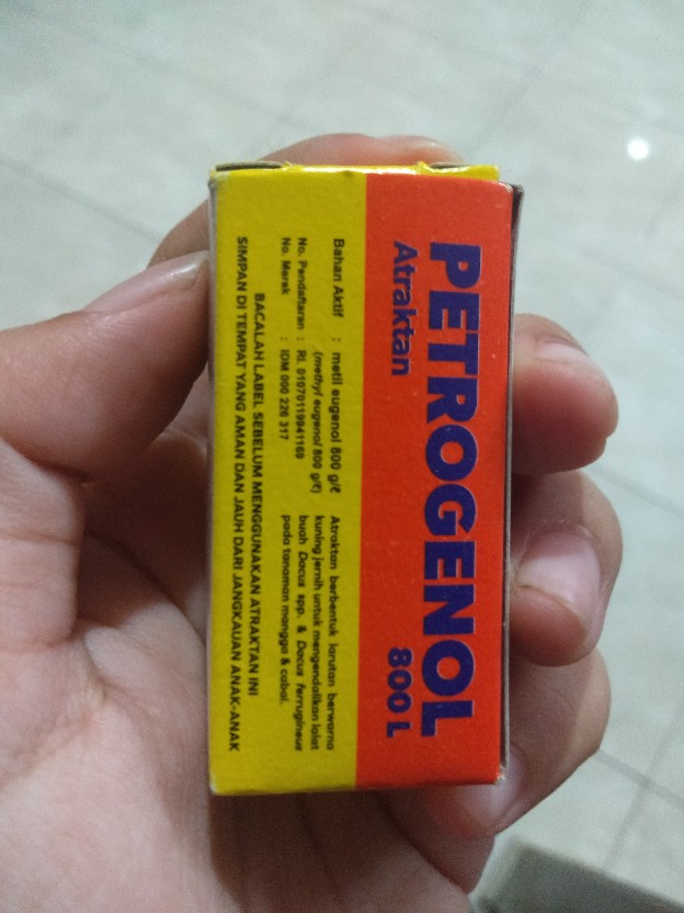 Petrogenol Atraktan 800l Isi / Volume 5 Ml Obat Perangkap Lalat Buah