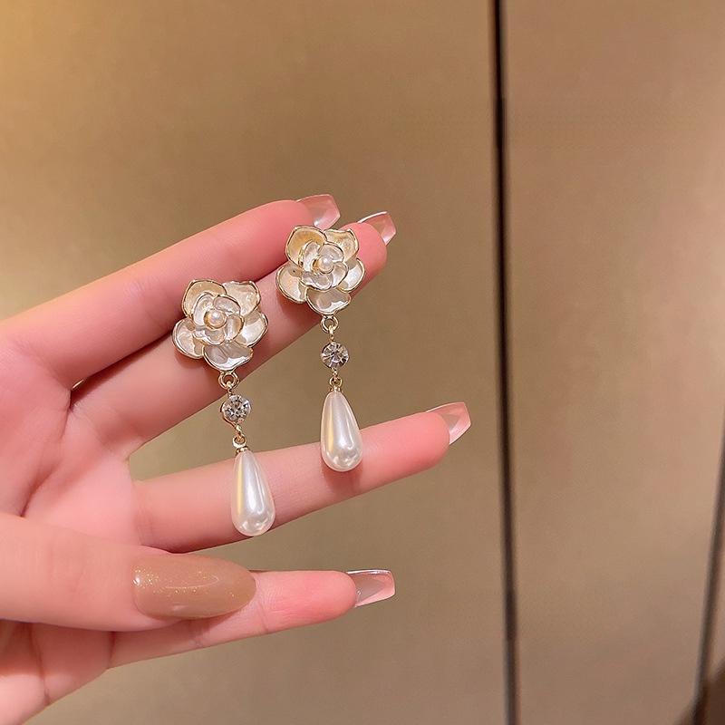 Anting Gantung Panjang Model Bunga Camellia Dengan Mutiara Retro Mewah Untuk Wanita