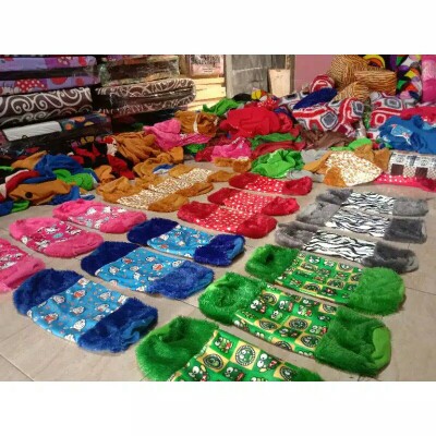 Kain Bulu Rasfur Bantal Guling Siap Di-isi (net Rp.8500)