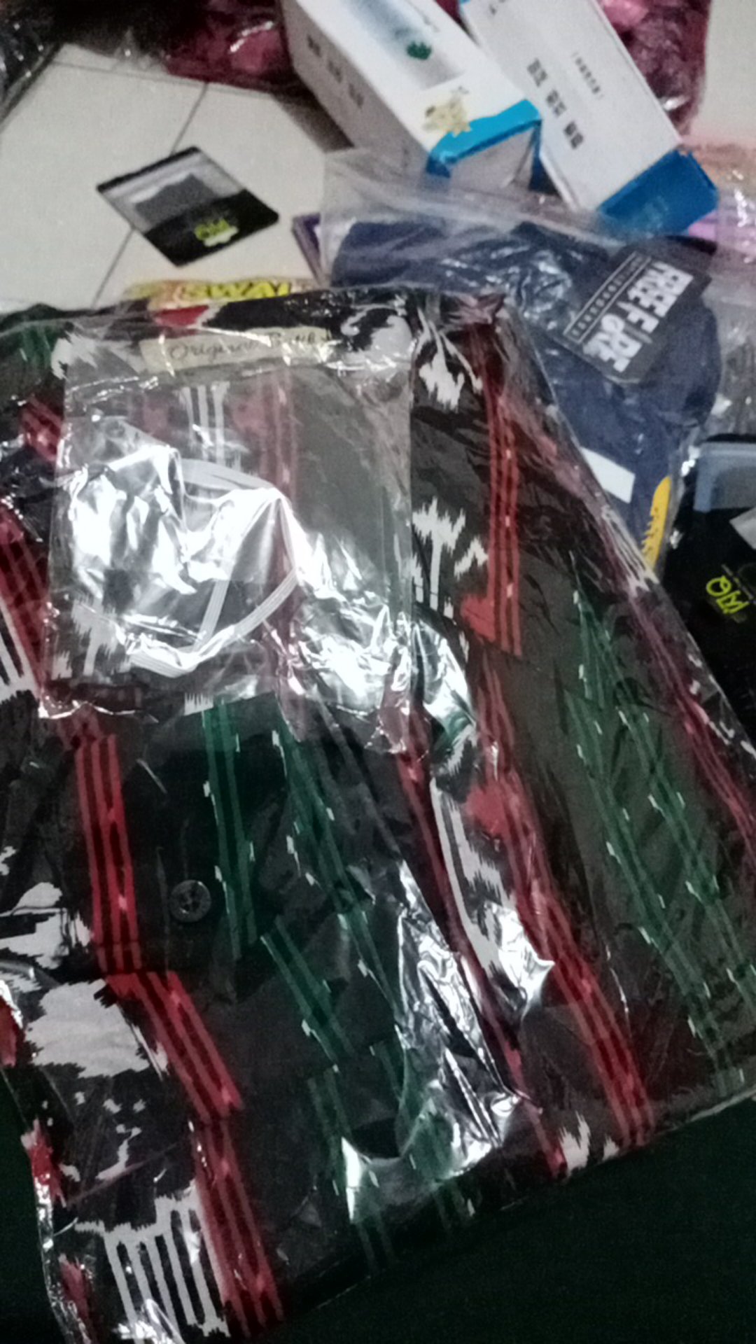 Blus Kerah Salur Batik Kampus