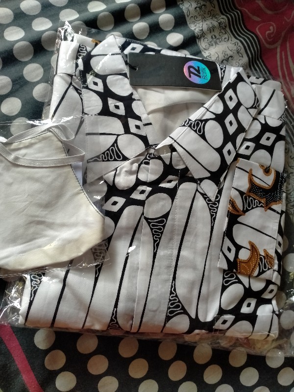 Kemeja Batik Pria Lengan Panjang Premium Motif Parang Warna Putih 725495 Cap 72