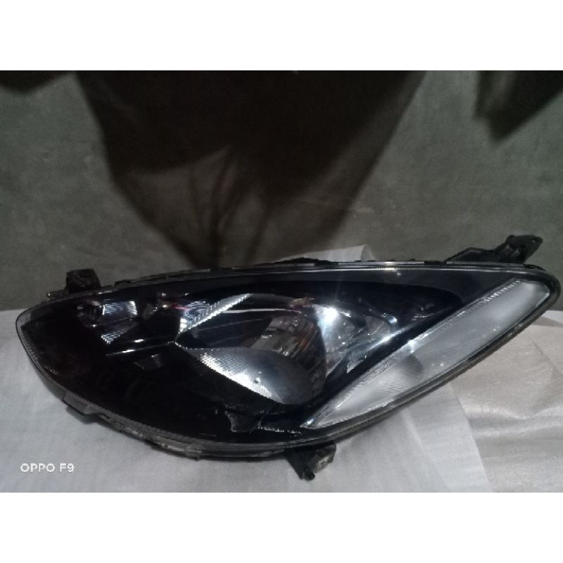 head lamp lampu depan Mazda 2 kiri
