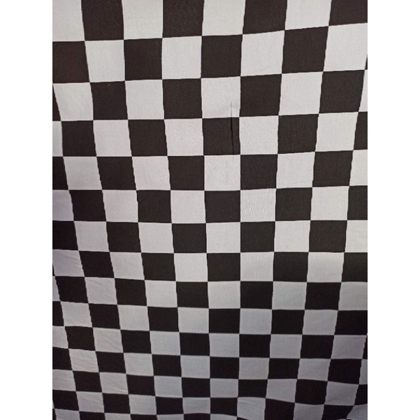 Kain TC poli katun kotak catur hitam putih lebar kain 150 cm ukuran kotak 5,3 cm x 5,3 cm
