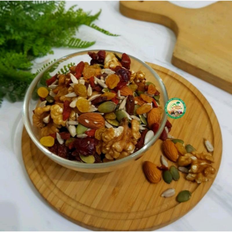

Mix Trail | Trail Mix | Almond, Mede, Walnut, Pumpkin Seed, Sun Flower Seed, Kismis, Cranberry, Gojiberry | 250 gram
