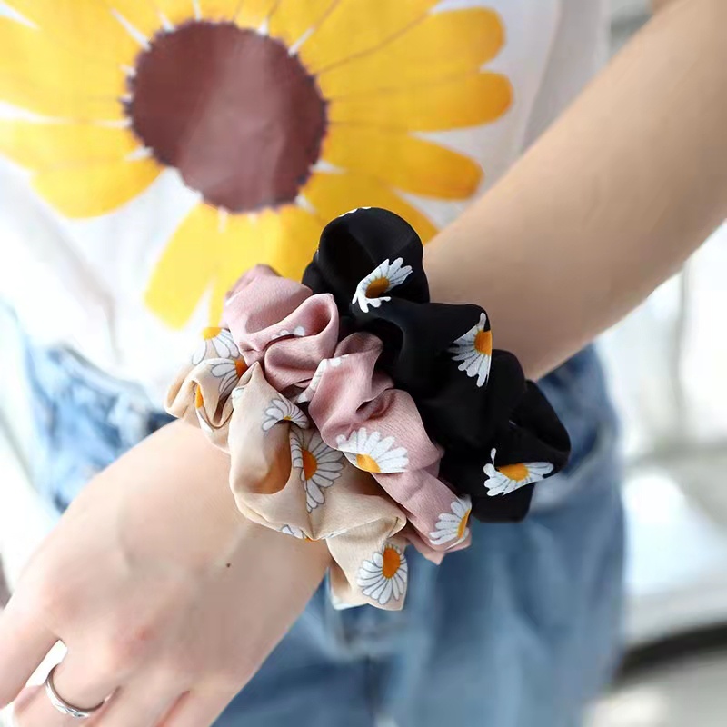 scrunchie satin/ikat rambut scrunchie/Ikat rambut Daisy/Ikat Rambut Wanita/ikat rambut korea//cepol jilbab scrunchie/Ikat Kepala/aksesoris rambut/pita rambut