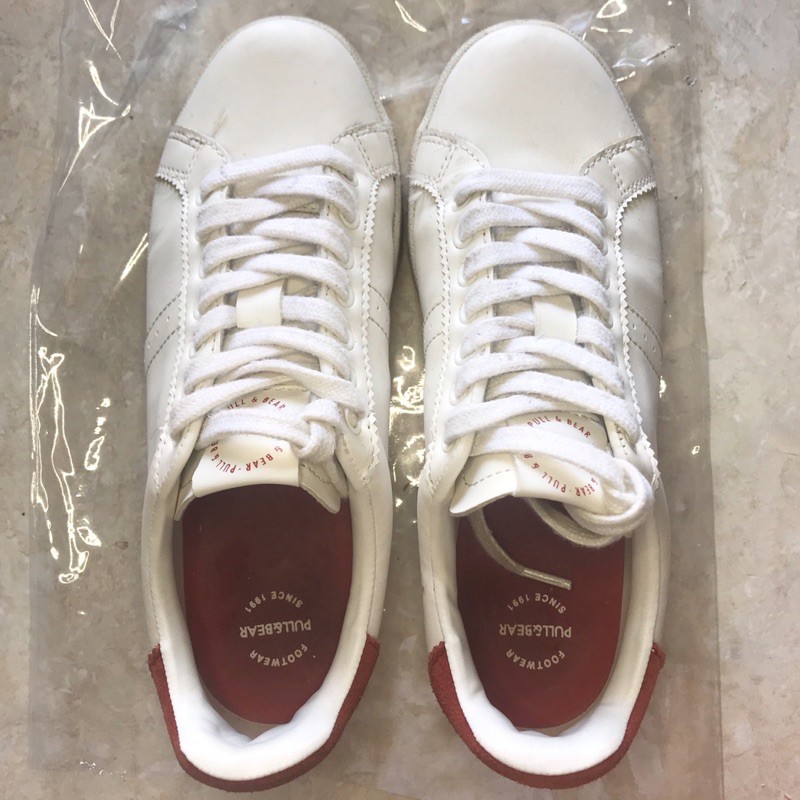 [Preloved] Sepatu Sneakers Pull and Bear warna putih