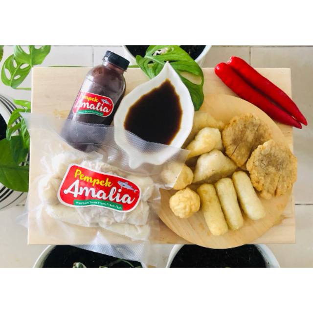 

Pempek Amalia Asli Tenggiri