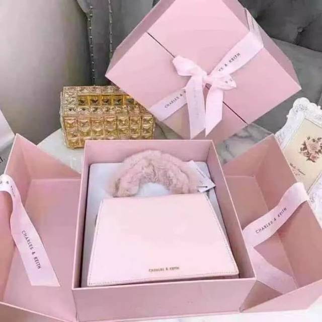 Tas Charles Keith Free Box Pink