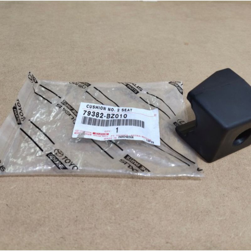 Karet bantalan Jok Bangku Belakang Avanza Xenia Original 79382-BZ010