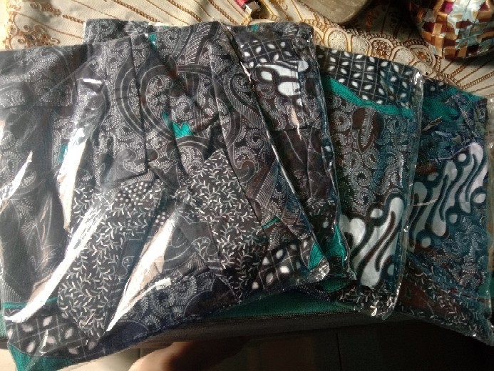 Batik Couple Keluarga Ori Uzla Collection Motif Cenderawasih Abu