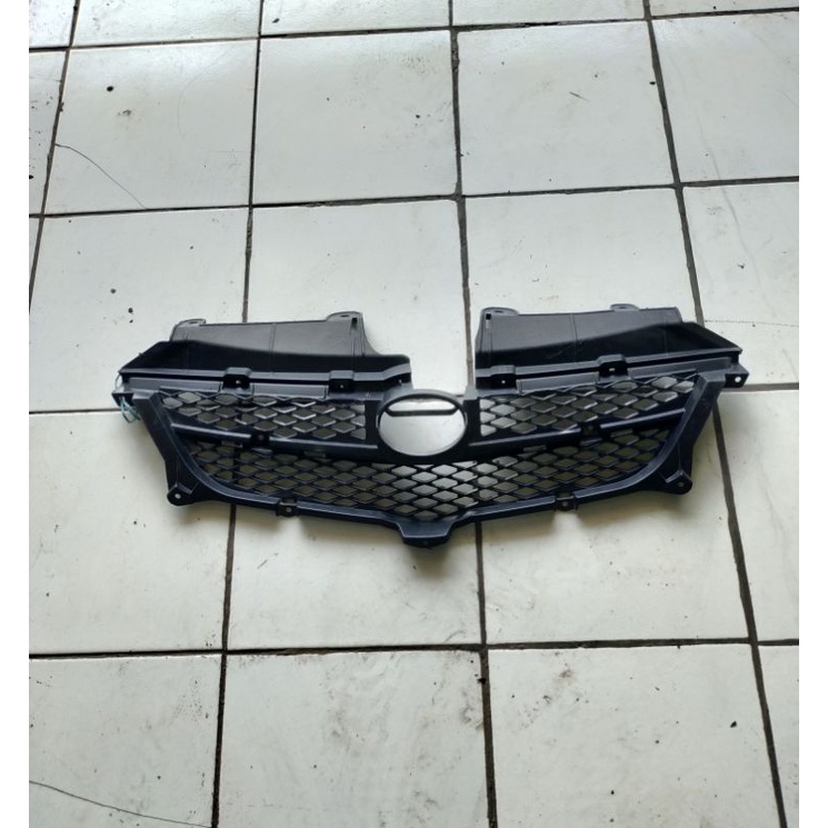 base Grill dalam radiator depan Avanza Xenia tahun 2006-2011