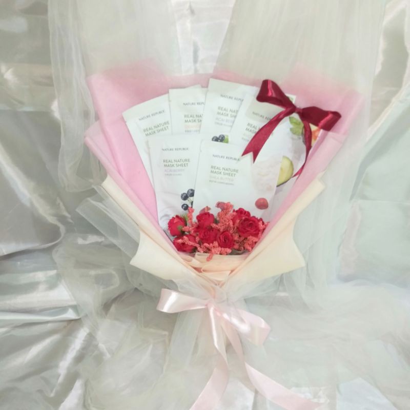 Buket Masker Sheet Off wajah Natural Republic 6pcs dan Bunga Artifisial