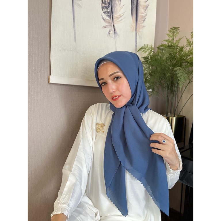 Radwah - Aira Scarf - Hijab Segi Empat Polos Voal Anti Air