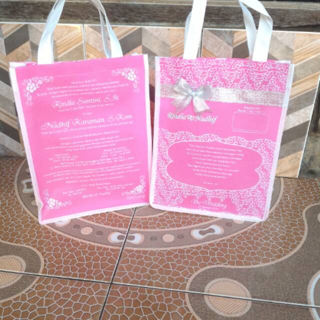 Undangan pernikahan pita perak