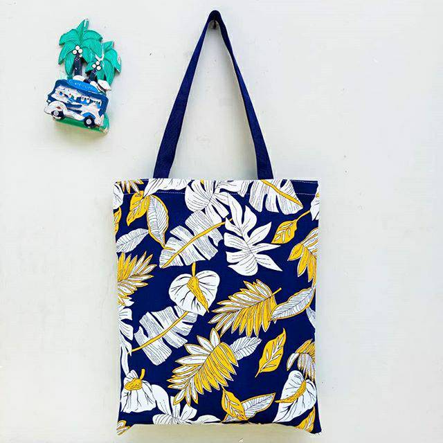 Totebag Kanvas Motif Daun Biru (Motif Sesuai Gambar)