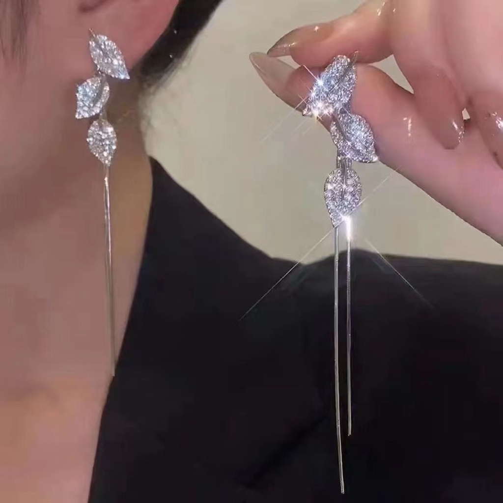 Anting Gantung Panjang Tusuk Gaya Korea Aksen Berlian Imitasirumbai Bahan Silver 925 Untuk Wanita