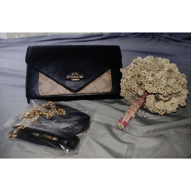 TAS PREMIUM IMPORT COACH HITAM