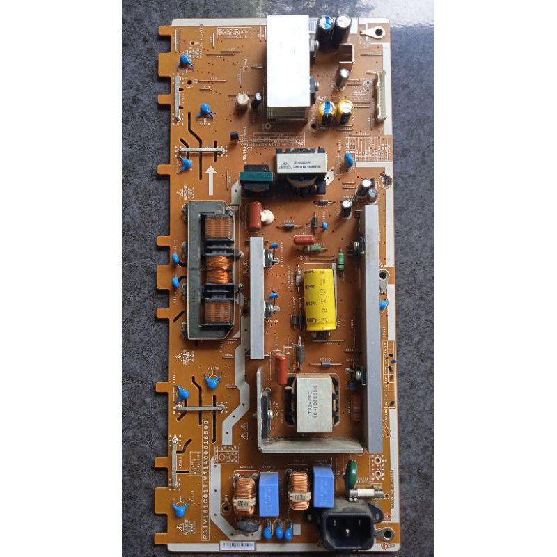 Power Supply PSU TV LCD Toshiba 32AV700E bekas copotan layar pecah
