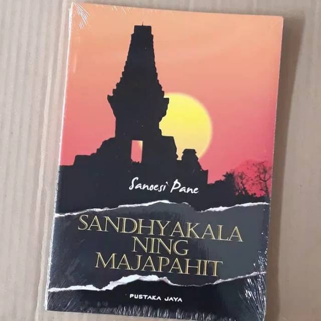 Buku Novel Sunda sandyakala ning majapahit