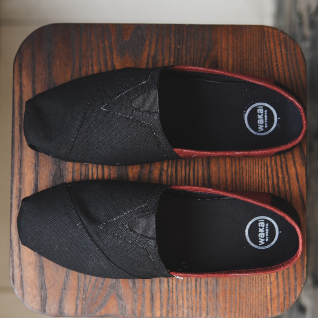 Footwear Men Wakai Slop FM01910 GYOU Battle Hitam Merah