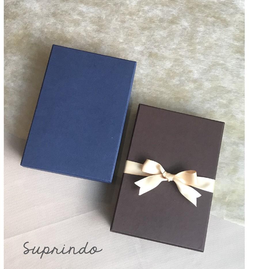 

✓ Kotak Kado/Kotak dompet uk. 15.5 x 11 x 3 cm + PITA Miliki