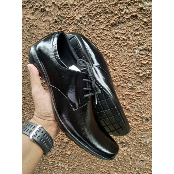 SEPATU KULIT ASLI UNTUK PRIA