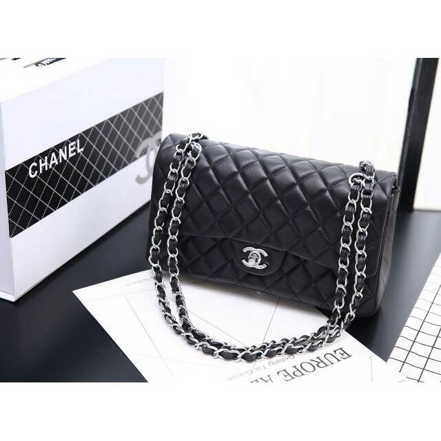 CHANEL CLASSIC MEDIUM FLAP BAG