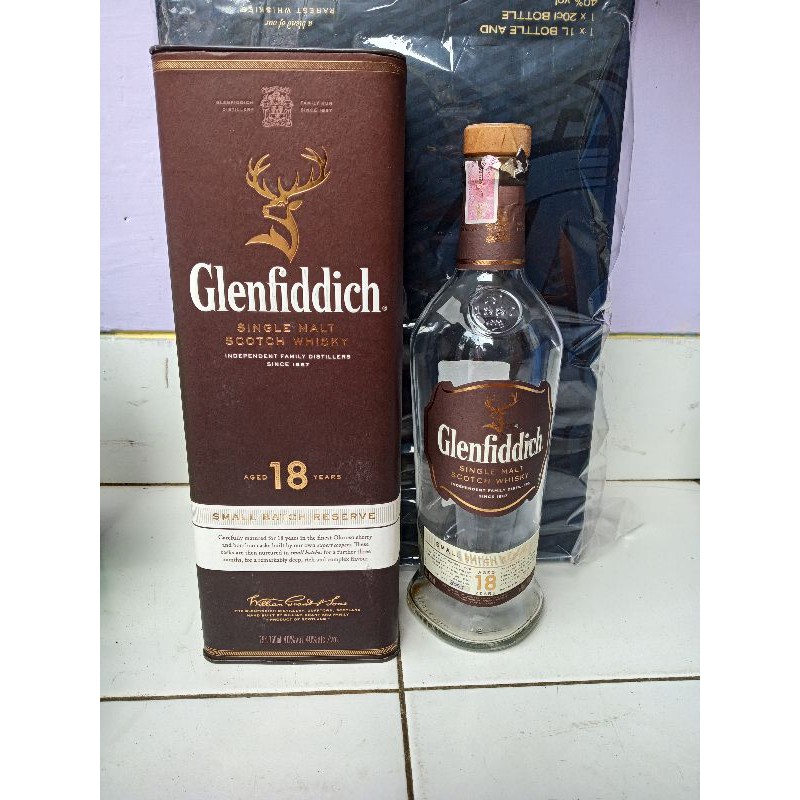 botol bekas miras whisky glenfiddich 18