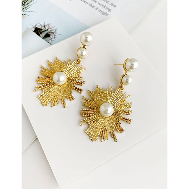 LRC Anting Tusuk Fashion Alloy Pearl Sun Earrings F74541