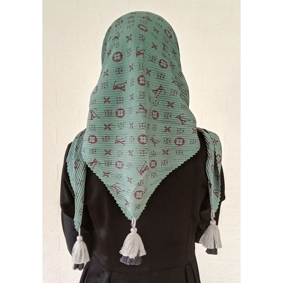 JILBAB/HIJAB SEGI EMPAT PLISKET JAMBUL MOTIF LV  BRAND TERBARU DARI AZARA