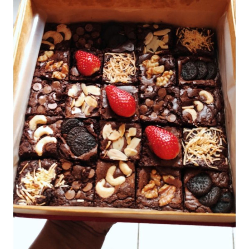 

Hampers Fudgy Brownies Dark Chocolate