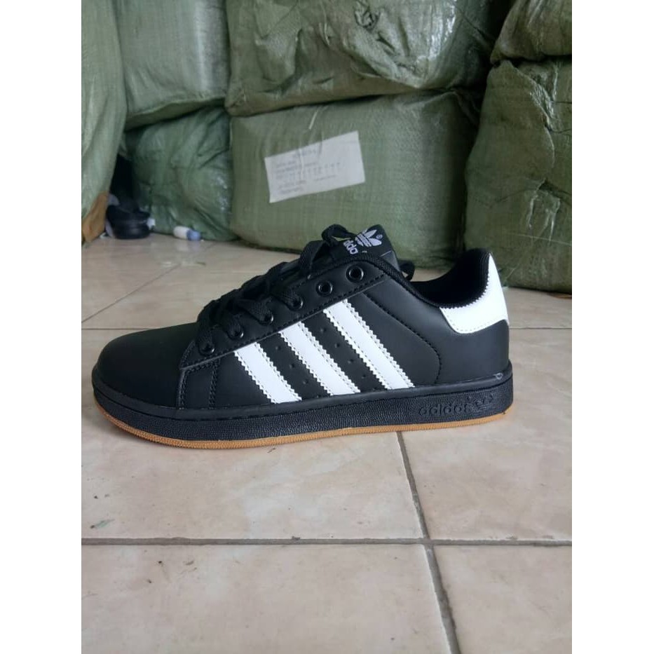 TERUPDATE SEPATU ANAK SEKOLAH HITAM POLOS KEREN