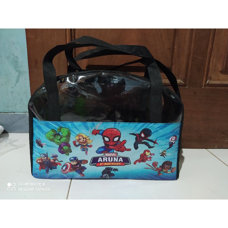 

SOUVENIR TAS ULTAH model busur tenteng gambar depan belakang KOMBINASI MIKA TERLARIS