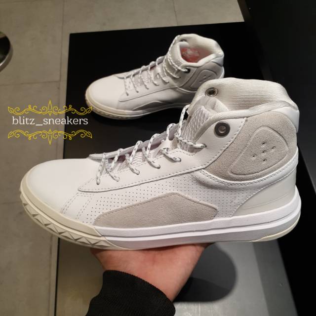 Sepatu Sneakers Onitsuka Tiger Fabre MP White/White