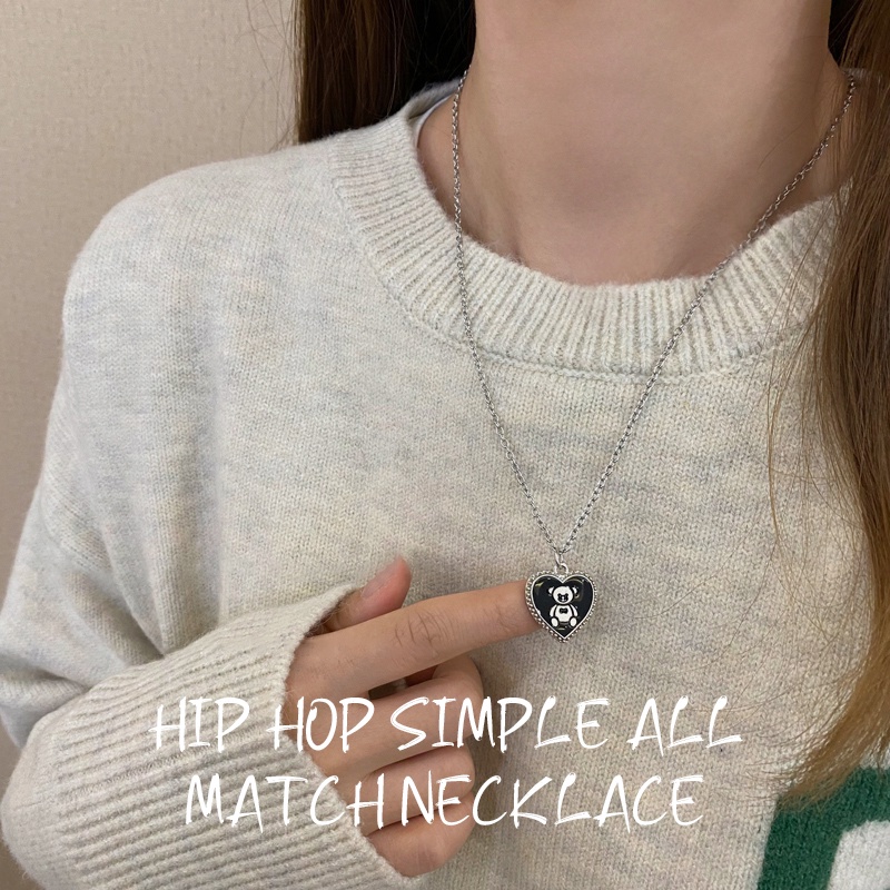 COD❤️Kalung Love Hitam Wanita Fashion Korea Cinta Bear Rantai Sweater Panjang Hip-Hop Sederhana Serbaguna Gelap Manis Keren Untuk