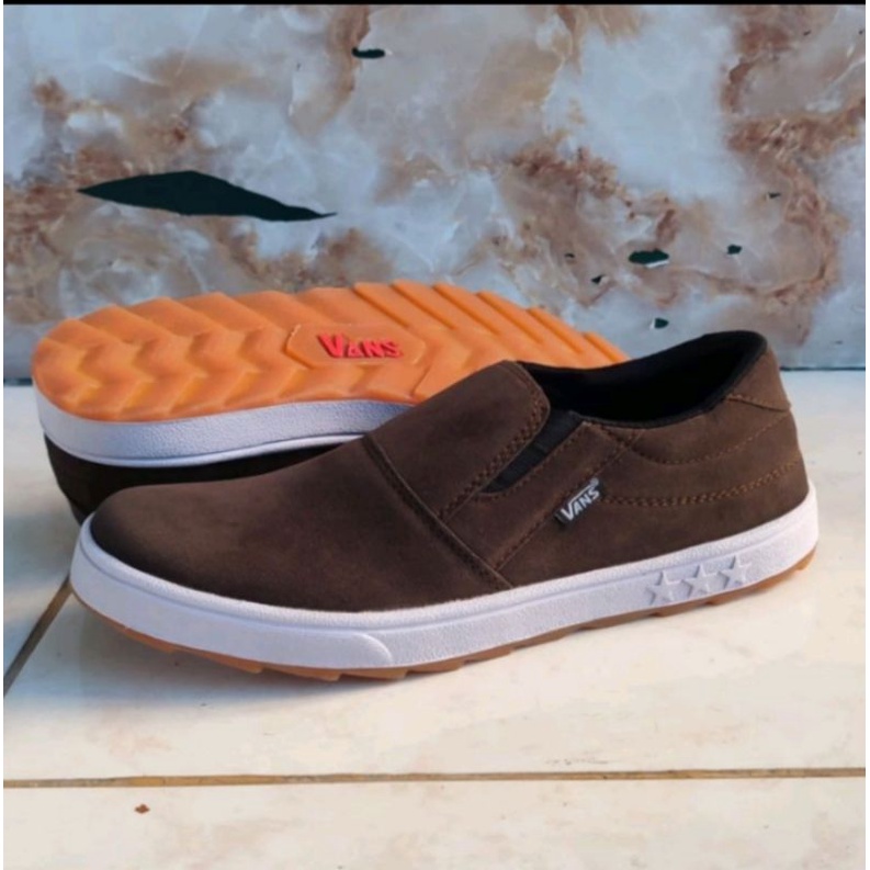 Sepatu Slip On Laki Laki Dewasa VANS  Sneakers Casual Pria Tanpa Tali Terbaru Buat Gaya dan Santai