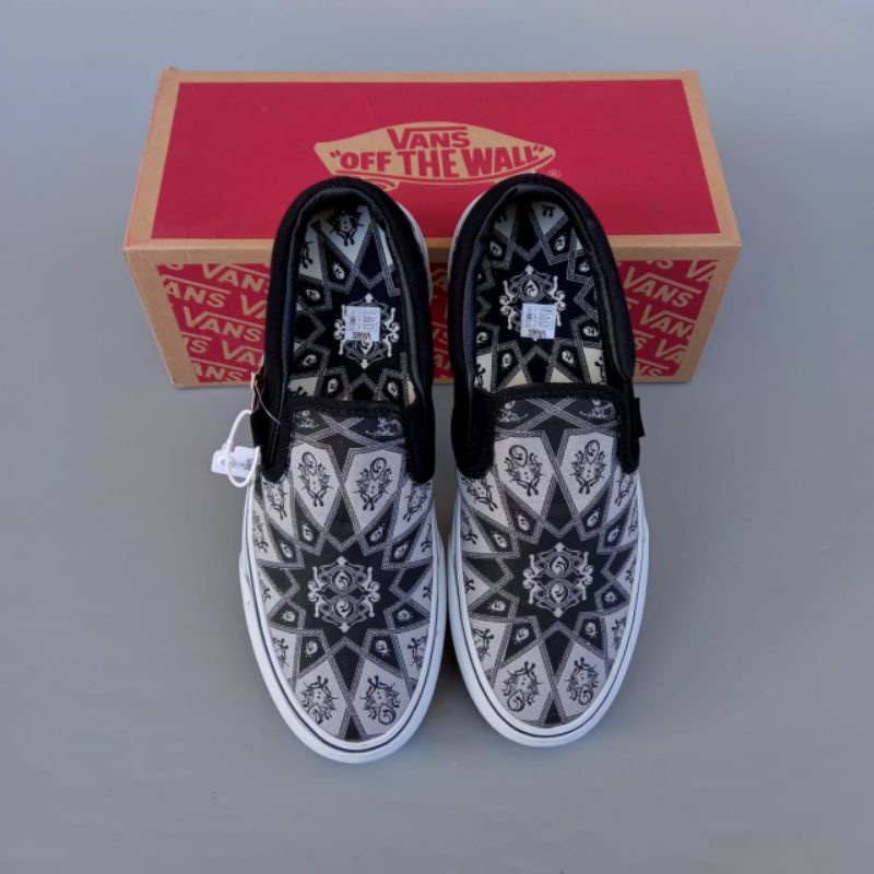 VANS SLIP ON MASTODON BLADE CATCHER