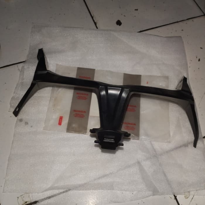 garnish depan bawah lampu new vario 125,150 2018, original