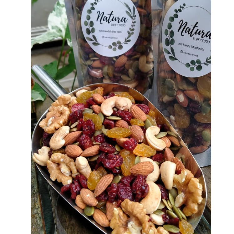 

DIET SUPERFOOD TRAIL MIX PREMIUM DELIGHTS 350GR MIXED ALMOND, CASHEWNUTS, WALNUT, PUMPKIN SEEDS, GOLDEN RAISIN & CRANBERRY