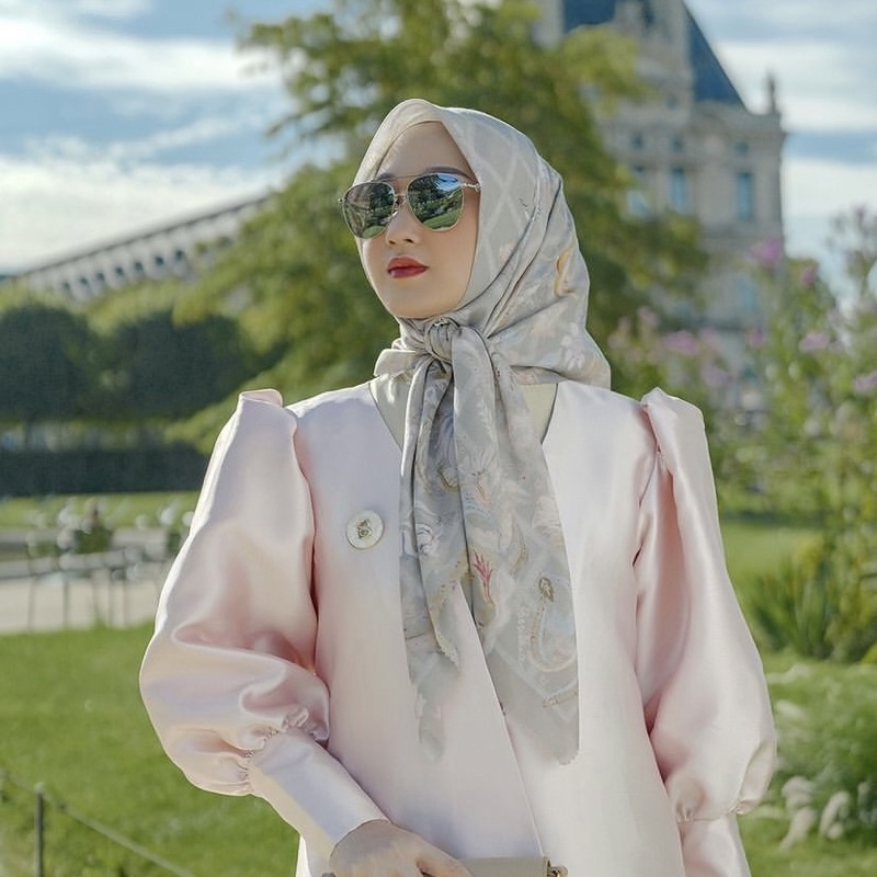 Buttonscarves x Dian Pelangi The Autograph Series Dijon