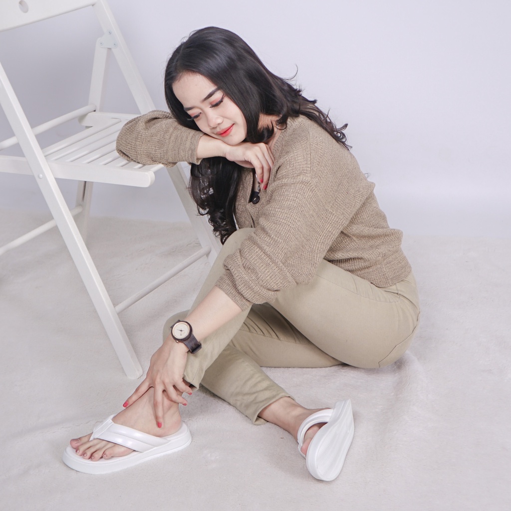 SARASARA YUK - Sandal Wanita Jepit Wedges Casual SARA SARA NORA Sendal Japit Cewek Platform Empuk Ringan Capit Tinggi 3cm  Size 36 37 38 39 40 Untuk Rumahan Warna White Putih Santai Premium Kekinian Terbaru Shoes Ori Original Mall Official Store