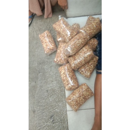 

kacang mede patahan mentah