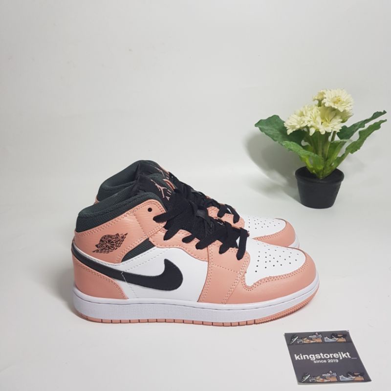 men pink jordan 1