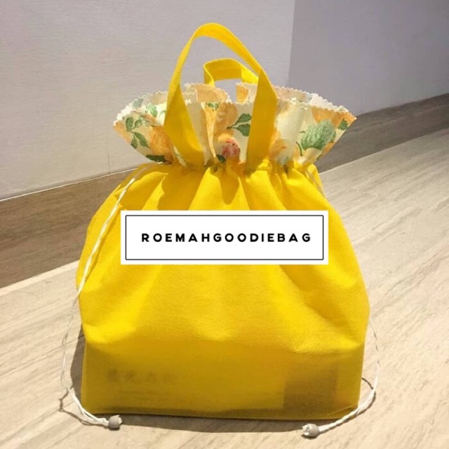 

Tas Spunbond Serut 20/Besek/Berkat/Hajatan/Kotak Nasi/Tas Souvenir
