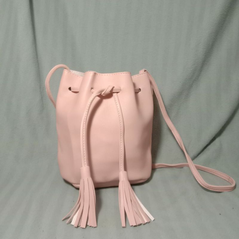 Tas slingbag serut pink nude preloved