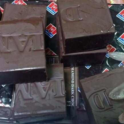 

Coklat Batang Diamond Dark Chocolate Compound DCC 500gr TERLARIS TERPERCAYA ORIGINAL