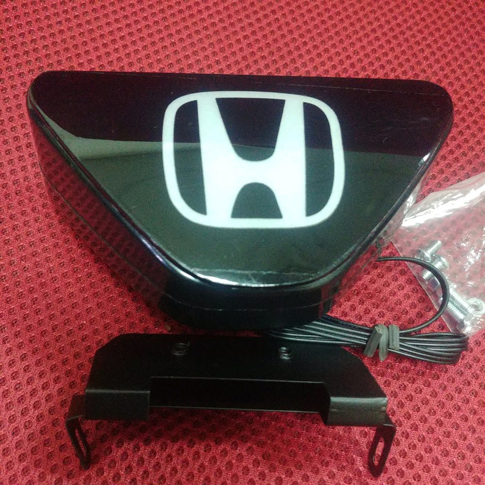 lampu stop rem belakang mobil model segitiga formula F1 logo Honda