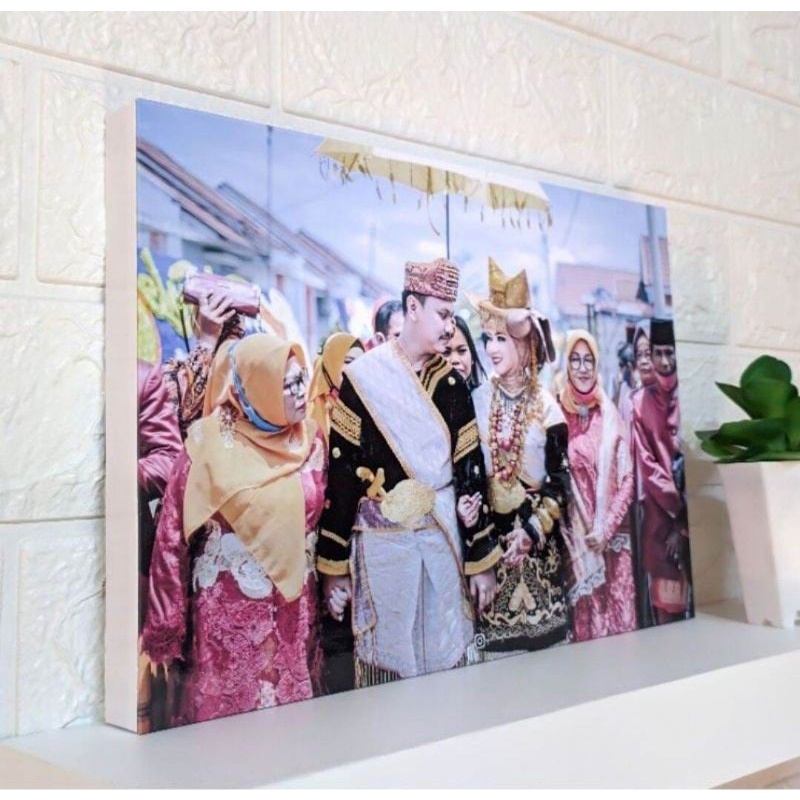 Cetak foto 20r + bingkai besar laminasi mengkilap berkualitas termurah