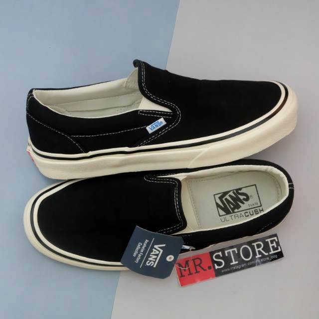 vans anaheim slip on black and white